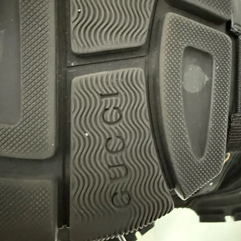 Brand new Gucci Black Mesh and Leather Flashtrek Reflective Removable Crystals - Picture 14 of 15